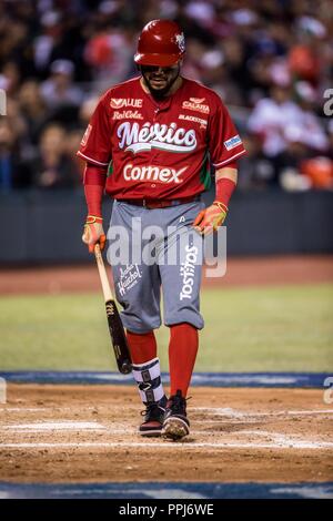 Alfredo Amezaga se despide del beisbol con su ultimo turno al bat durance la Serie del Caribe . Jeu de base-ball de la série des Caraïbes, avec le match Banque D'Images