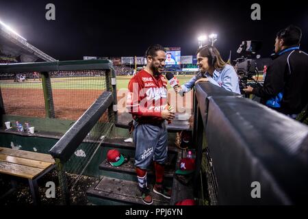 Alfredo Amezaga se despide del beisbol con su ultimo turno al bat durance la Serie del Caribe . Jeu de base-ball de la série des Caraïbes, avec le match Banque D'Images