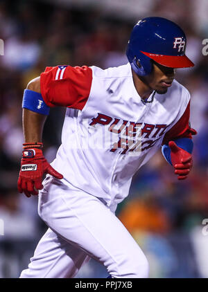 Francisco Lindor de Puerto Rico corre hacia primera base en el primer inning, durante el partido entre Puerto Rico contra Venezuela, World Baseball Cl Banque D'Images