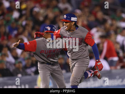 Francisco Lindor de Puerto Rico corre y celebra su homerun en la séptima entrada, durante el partido entre le Mexique vs Porto Rico, de classe mondiale de Baseball Banque D'Images