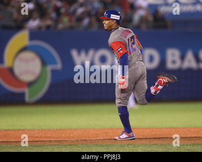 Francisco Lindor de Puerto Rico corre y celebra su homerun en la séptima entrada, durante el partido entre le Mexique vs Porto Rico, de classe mondiale de Baseball Banque D'Images