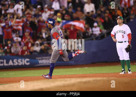 Francisco Lindor de Puerto Rico corre y celebra su homerun en la séptima entrada, durante el partido entre le Mexique vs Porto Rico, de classe mondiale de Baseball Banque D'Images