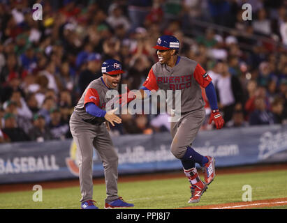 Francisco Lindor de Puerto Rico corre y celebra su homerun en la séptima entrada, durante el partido entre le Mexique vs Porto Rico, de classe mondiale de Baseball Banque D'Images