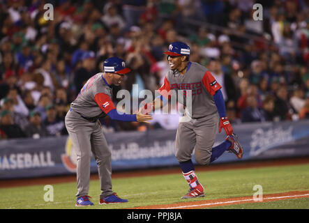 Francisco Lindor de Puerto Rico corre y celebra su homerun en la séptima entrada, durante el partido entre le Mexique vs Porto Rico, de classe mondiale de Baseball Banque D'Images