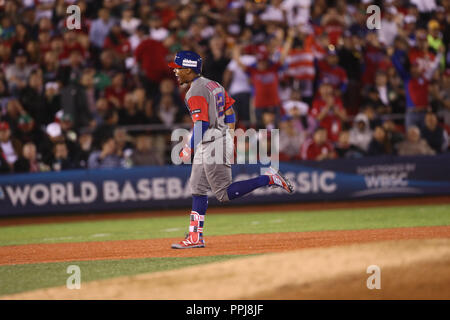 Francisco Lindor de Puerto Rico corre y celebra su homerun en la séptima entrada, durante el partido entre le Mexique vs Porto Rico, de classe mondiale de Baseball Banque D'Images