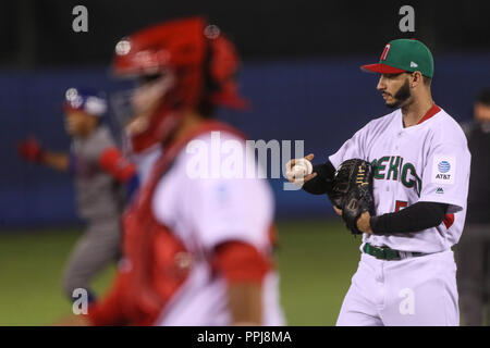 Francisco Lindor de Puerto Rico, l'ONU conecta cuadrangular Miguel Gonzalez un ¨¨ El Mariachi pitcher inicial por le Mexique en el primer inning, durante el pa Banque D'Images