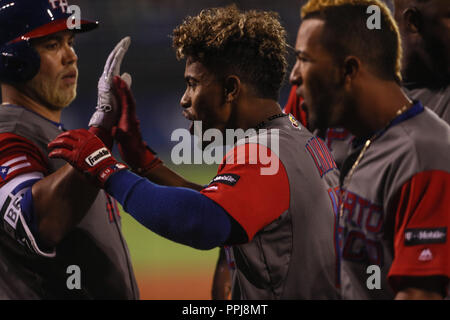 Francisco Lindor de Puerto Rico, l'ONU conecta cuadrangular Miguel Gonzalez un ¨¨ El Mariachi pitcher inicial por le Mexique en el primer inning, durante el pa Banque D'Images