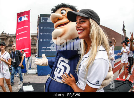 Aspects de la Fan Fest de ligues majeures de Besbol tenue à la Plaza Monumental de Monterrey Nuevo Leon, avant de la série au Mexique avec la n Banque D'Images