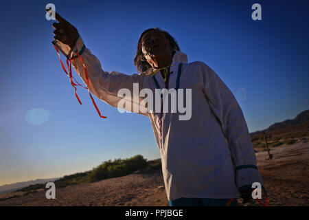 Francisco Barnet, chaman de la Seri groupe ethnique, enrichie au El CHAPO dans Comcaa la Nation, Punta Chueca dans le désert de Sonora au Mexique. Rituel, une Banque D'Images
