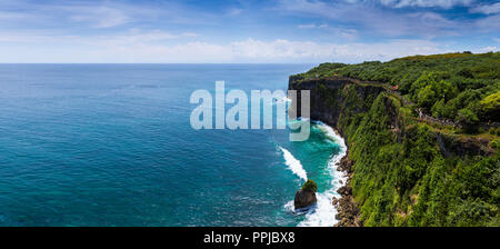 Célèbres falaises de temple d'Uluwatu à Bali, Indonésie Banque D'Images