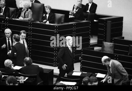 Helmut Schmidt (M). Élection, prestation de serment et la présentation de la troisième cabinet de Chancelier fédéral Helmut Schmidt le 5 novembre 1980 à Bonn. Dans le monde d'utilisation | Banque D'Images