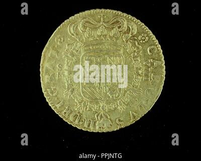 NUMISMATICA. MONEDA MODERNA. OCHO ESCUDOS DE ORO, DE CARLOS II. ANVERSO. L'ESCUDO CORONADO Y ORLADO CON EL COLLAR DEL TOISON. (MUSEO ARQUEOLOGICO NACIONAL : DEPOSITO). Banque D'Images