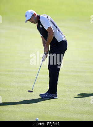 L'équipe de Sergio Garcia sur la 6e au cours de l'aperçu vert la troisième journée de la Ryder Cup au Golf National, Saint-Quentin-en-Yvelines, Paris. Banque D'Images