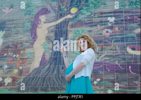 Femme grossesse avec 'la chute' histoire , bible Banque D'Images