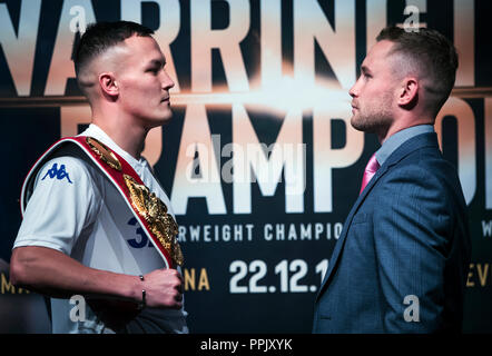 Josh Warrington (à gauche) et Carl Frampton lors d'une conférence de presse à l'Carriageworks, Leeds. Banque D'Images