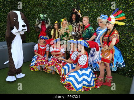 Louis Frédéric Lerner et Kristina Rhianoff assister à la Pantomime Photocall Banque D'Images