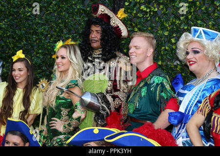 Louis Frédéric Lerner et Kristina Rhianoff assister à la Pantomime Photocall Banque D'Images