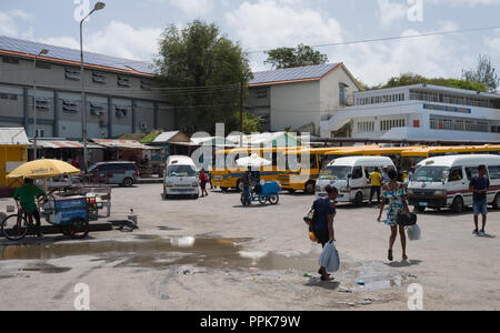 Les bus et taxis, Constitution River Terminal, Bridgetown, Barbade Banque D'Images