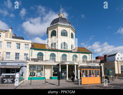 Le dôme cinéma, un vieux cinéma britannique historique dans la région de Marine Parade à Worthing, West Sussex, Angleterre, Royaume-Uni. Banque D'Images