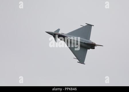 RAF BAE Systems Eurofighter Typhoon RGF4 affichant à la bataille d'Angleterre à l'Airshow Duxford IWM le 23 septembre 2018 Banque D'Images