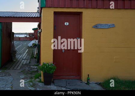 Des cabanes de pêcheurs restauré (Rorbuer ou Rorbu), peint dans le rouge de Falun (Falu rouge), dans le village de pêcheurs le saharien, la Norvège. Banque D'Images