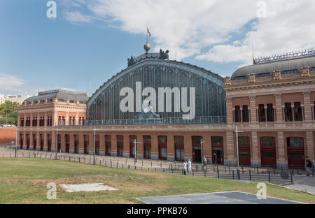 Gare de Madrid Atocha, Espagne. Madrid Puerta de Atocha est la plus grande gare ferroviaire de Madrid, qui dessert des trains interurbains, régionaux et à grande vitesse Banque D'Images