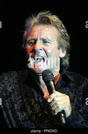 Davy Jones avec les Monkees se produit en concert pendant leur tournée de réunion 45e année à l'Amphithéâtre de Pompano Beach à Pompano Beach, Floride le 5 juin 2011. Banque D'Images