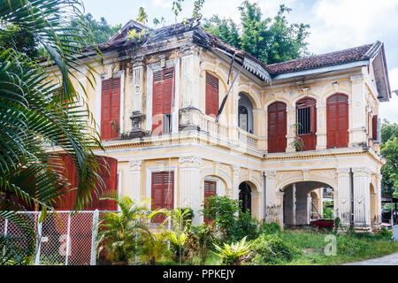 Phuket, Thaïlande - 2 septembre 2018 : vieux et délabrés, manoir Sino Portugais, beaucoup de ces début du xxe centuy villas ont été rénovées. Banque D'Images