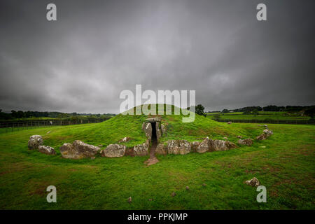 Bryn Celli Ddu chambre funéraire néolithique près de Llandaniel, Anglesey, Pays de Galles, Royaume-Uni Banque D'Images