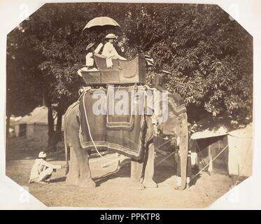 [Lady Canning et J.C.S.]. Artiste : Inconnu. Dimensions : Image : 22,4 x 26,9 cm (8 13/16 x 10 9/16 in.) Mont : 33,1 x 26 cm (13 1/16 x 10 1/4 in.) Imprimer monté verticalement.. Date : 1858-61. Musée : Metropolitan Museum of Art, New York, USA. Banque D'Images