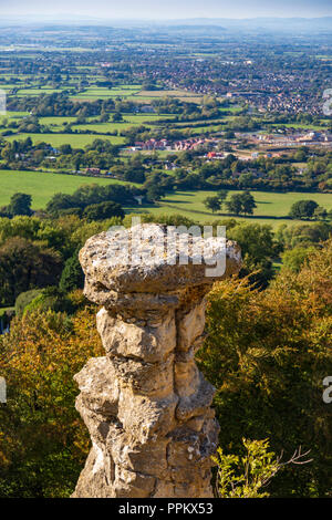 La cheminée Devil's Chimney à Leckhampton Hill surplombe Cheltenham Spa, en Angleterre Banque D'Images