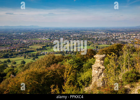 La cheminée Devil's Chimney à Leckhampton Hill surplombe Cheltenham Spa, en Angleterre Banque D'Images