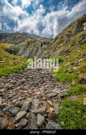 Incroyable sur la montagne d'une rivière fait de pierres Banque D'Images