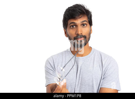 Indian man gesturing avec lunettes ou lunettes avec expression approbatrice isolated on white background studio Banque D'Images