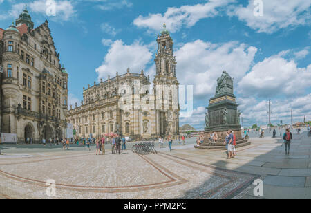 Le centre-ville de Dresde en Allemagne. Schloßplatz Hofkirche Katholische, vieille ville Banque D'Images