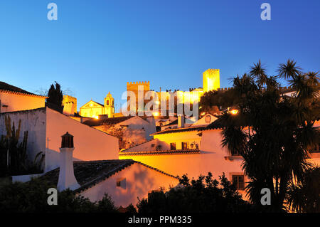 Óbidos, l'un des plus pittoresques villages médiévaux au Portugal, depuis le 12ème siècle. Banque D'Images