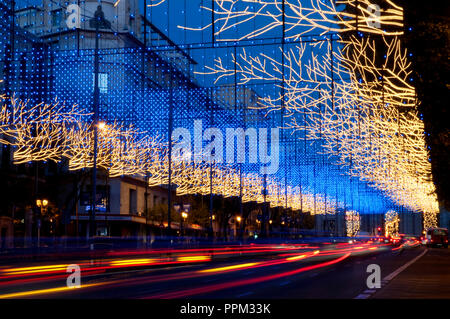 La rue Alcala à Noël, vision de nuit. Madrid, Espagne. Banque D'Images