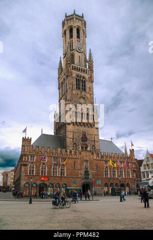 Le beffroi de Bruges (en néerlandais : Belfort van Brugge) est un clocher médiéval dans le centre de Bruges, Belgique. L'un des symboles les plus connus de la ville. Banque D'Images