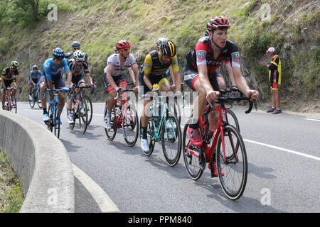 Un groupe de cyclistes randonnées pendant le Tour de France 2018 17ème étape de Soulan, dans les Pyrénées françaises. Banque D'Images