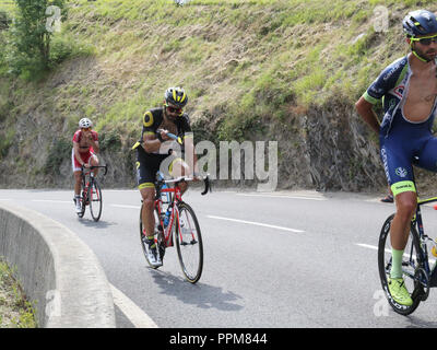 Un groupe de cyclistes randonnées pendant le Tour de France 2018 17ème étape de Soulan, dans les Pyrénées françaises. Banque D'Images