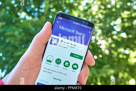 Montréal, Canada - le 28 août 2018 : Les équipes Microsoft android sur Samsung S8 écran. Banque D'Images