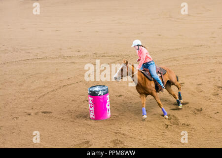 Concurrent dans le baril australienne Horse Association Finale Nationale 2018 à Australian Equine and Livestock Events Center, Tamworth NSW Australie. Banque D'Images