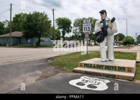 Elvis statue au Polk-a-Dot dur à manger sur la Route 66, Braidwood, Illinois. Banque D'Images