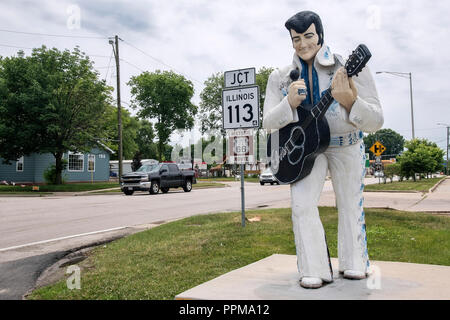 Elvis statue au Polk-a-Dot dur à manger sur la Route 66, Braidwood, Illinois. Banque D'Images
