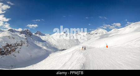 Panorama des pistes de ski à Tignes, station de ski dans les Alpes, France Banque D'Images