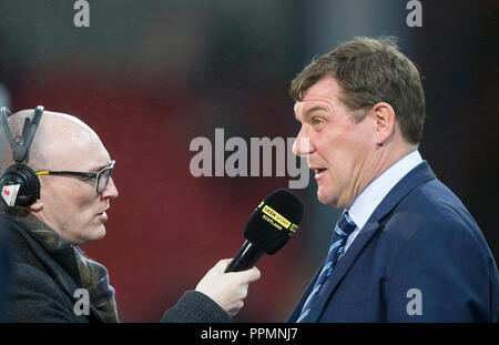 St Johnstone's manager Tommy Wright est interviewé avant le match de quart de finale de la Coupe du Betfred à McDiarmid Park, Perth. Banque D'Images