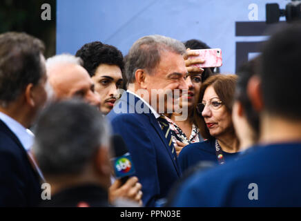 Osasco, au Brésil. 26 Sep, 2018. Dans la photo le candidat Alvaro Dias (Podemos), arrive sur le tas à Anhanguera. Le débat avec les candidats à la présidence de la République, promus par SBT, UOL et Folha da Tarde, dans les studios du système de la télévision brésilienne à Osasco dans le Grand São Paulo, a lieu cette après-midi (26). Credit : Aloisio Mauricio/FotoArena/Alamy Live News Banque D'Images