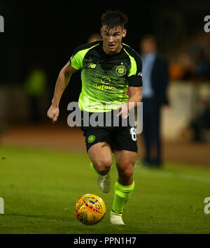 McDiarmid Park, Perth, Royaume-Uni. 26 Sep, 2018. Coupe de la ligue écossaise de football, quarts de finale, St Johnstone contre Celtic ; Kieran Tierney de Celtic sur la balle : Action Crédit Plus Sport/Alamy Live News Banque D'Images