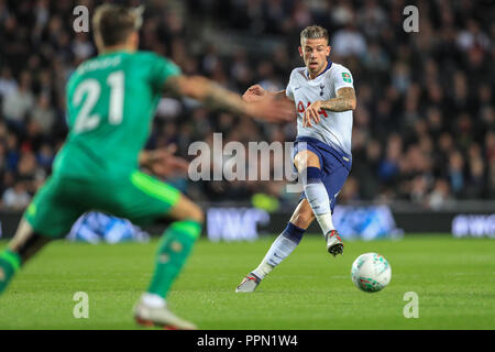 Milton Keynes, Royaume-Uni. 26 Septembre, 2018. Carabao EFL Cup, troisième tour, Tottenham vs Watford ; Toby Alderweireld (04) de crédit : Tottenham Fogliati Romena/News Images images Ligue de football anglais sont soumis à licence DataCo Crédit : News Images /Alamy Live News Banque D'Images