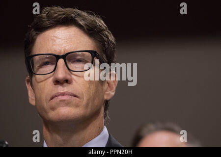 Washington, District de Columbia, Etats-Unis. 26 Sep, 2018. Andrew DeVore, Vice-président et conseiller général associé Amazon.com Inc, au cours d'une audience tenue par la Commission des finances du Sénat audition sur la protection des données des consommateurs sur Capitol Hill le 26 septembre 2018. Crédit : Alex Edelman/CNP Crédit : Alex Edelman/CNP/ZUMA/Alamy Fil Live News Banque D'Images